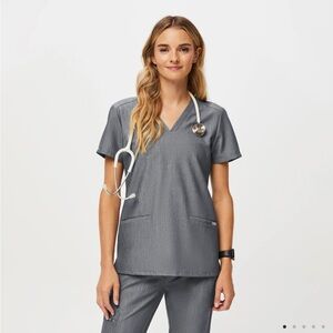 Figs Casma 3 Pocket Scrub Top Graphite Size Small